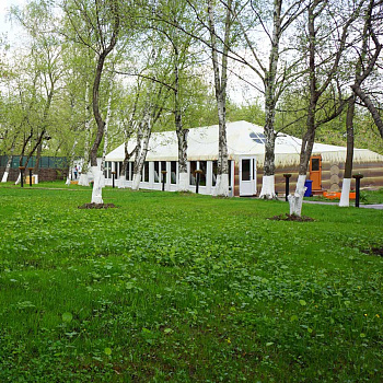 Apple Hill (Москва, Крылатское). Аренда закрытая площадка "ДВОРИК" 0,8 га, зал 200 кв.м.