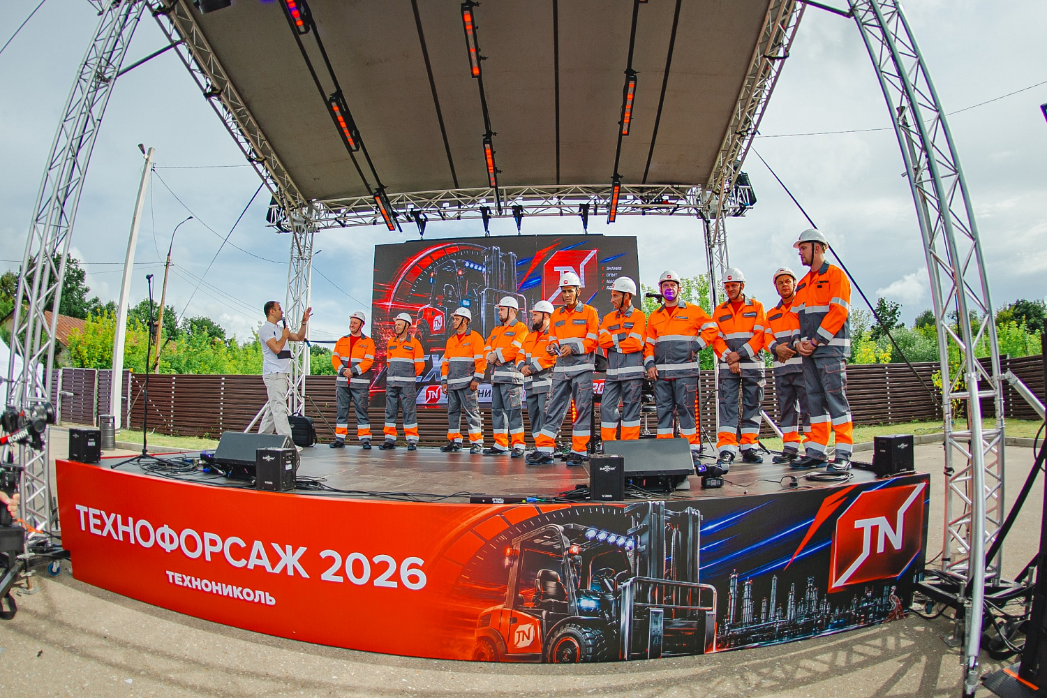фото - «Технофорсаж – 2026»: конкурс проф мастерства водителей погрузчиков ТЕХНО (Технониколь) и онлайн-трансляция